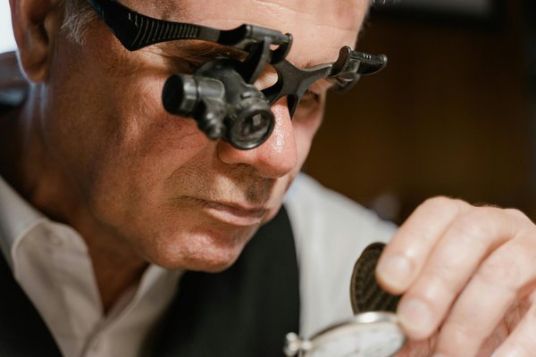 Loupe de bijoutier : guide pour choisir le bon modèle